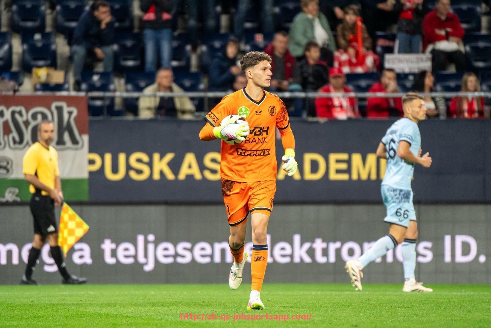 金年会app-世俱杯最佳教练团队评选分析：战术执行力与团队管理并重